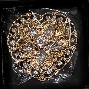 Elegant Gold Floral Heart Brooch